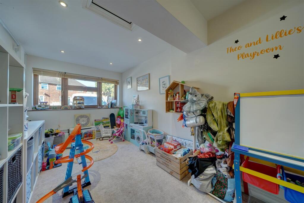 23 Foster Crescent (4).jpg