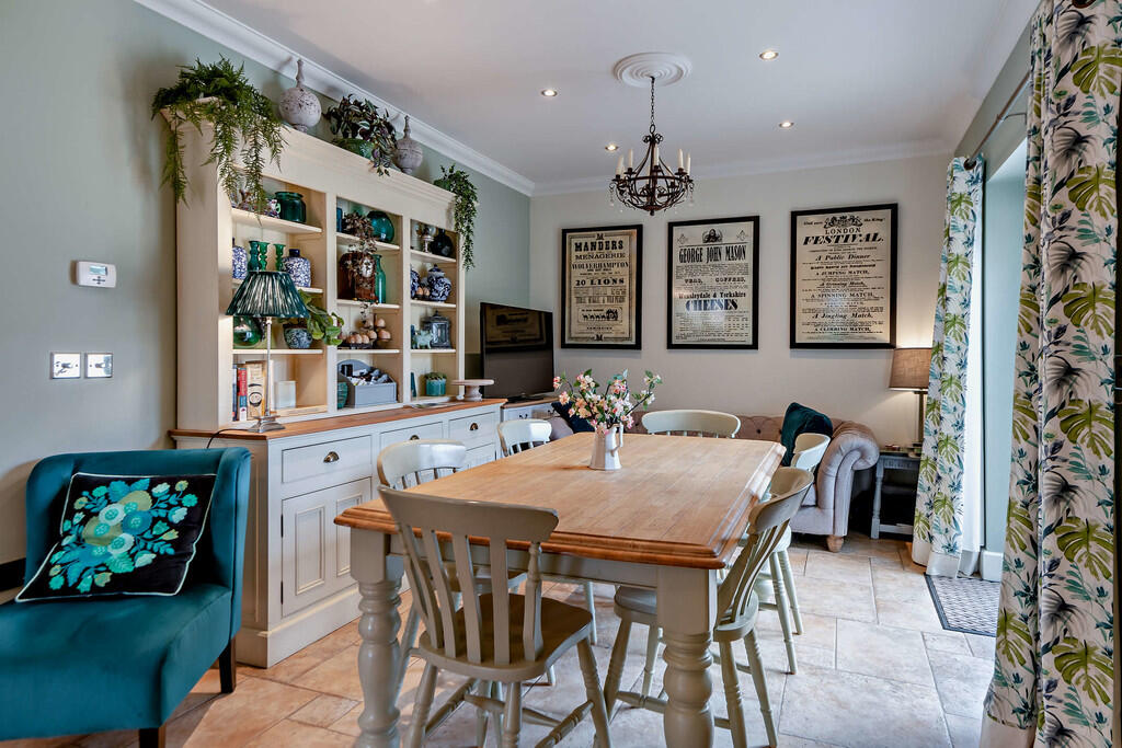 8641132-interior1...