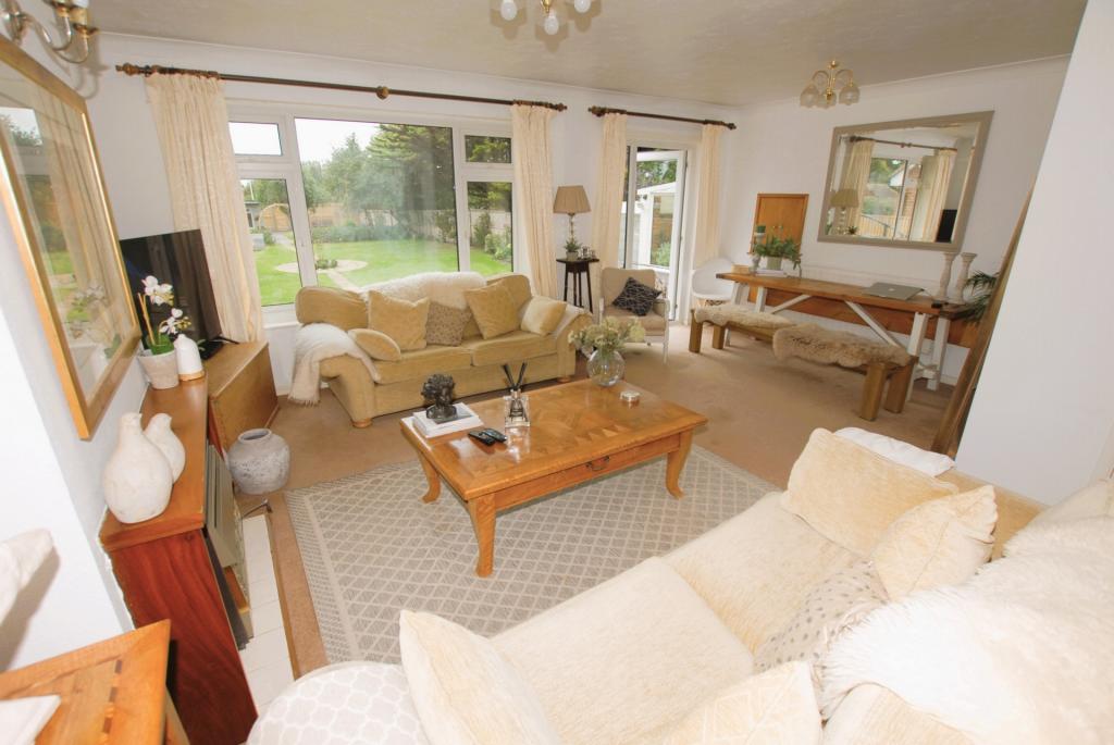 Sitting/dining room