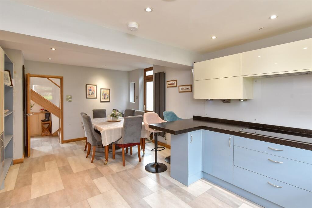 Kitchen/ Dining Room