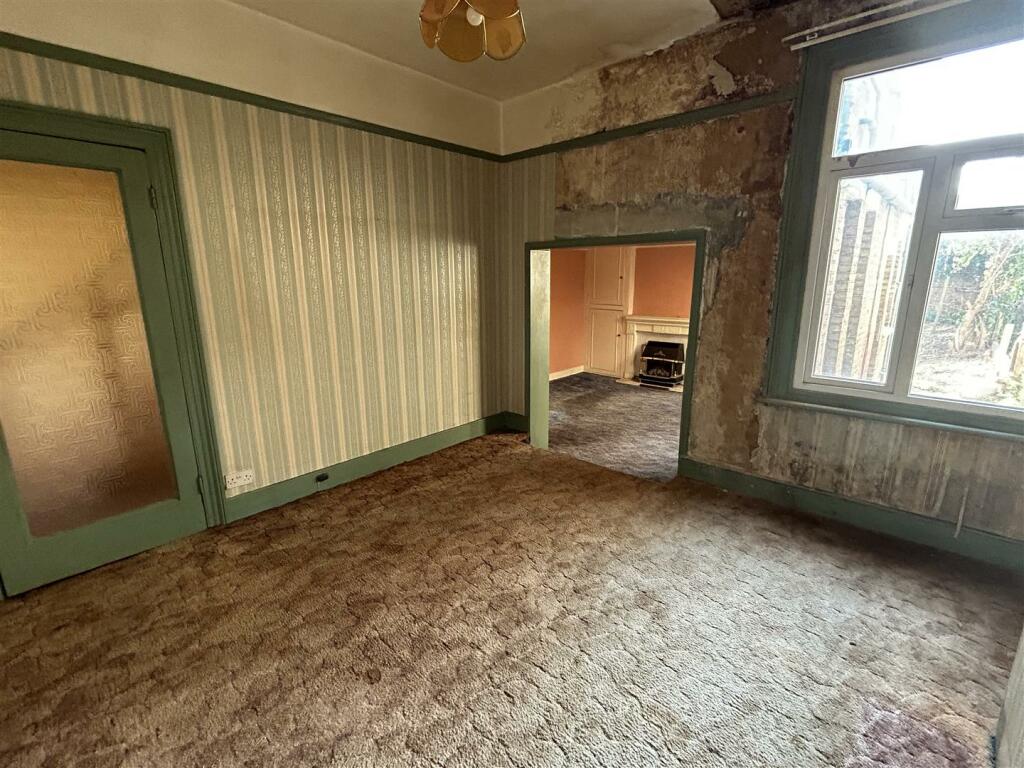 Middle reception room