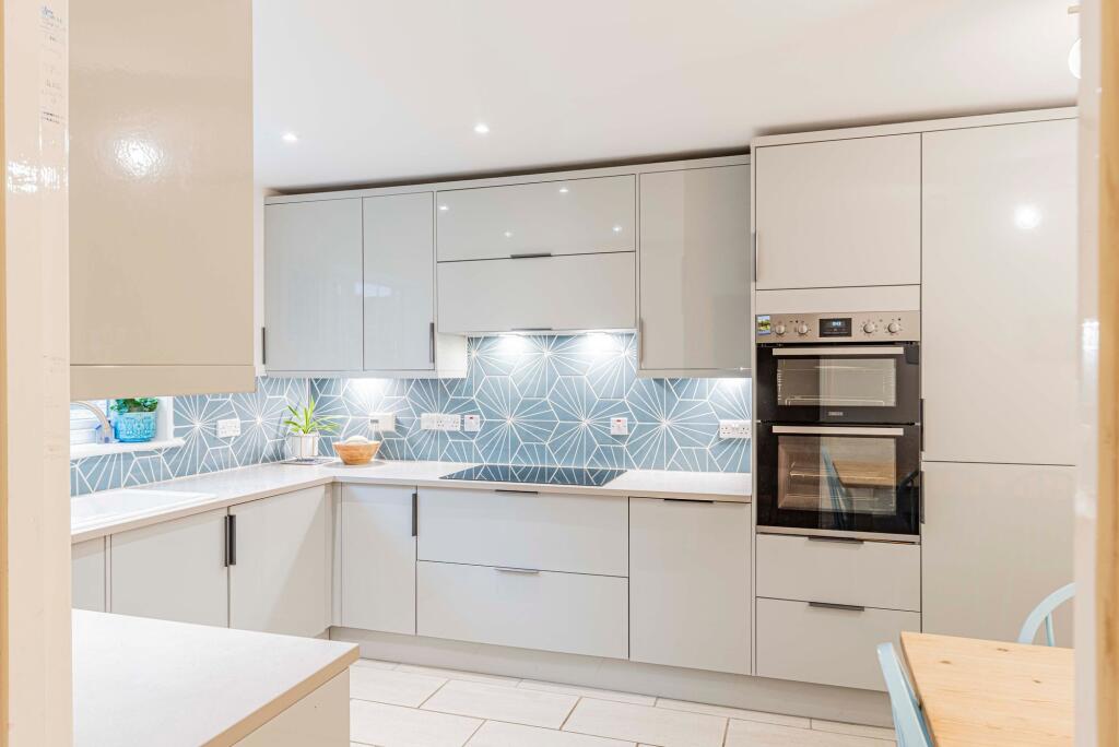 Kitchen/Dining Room (1)