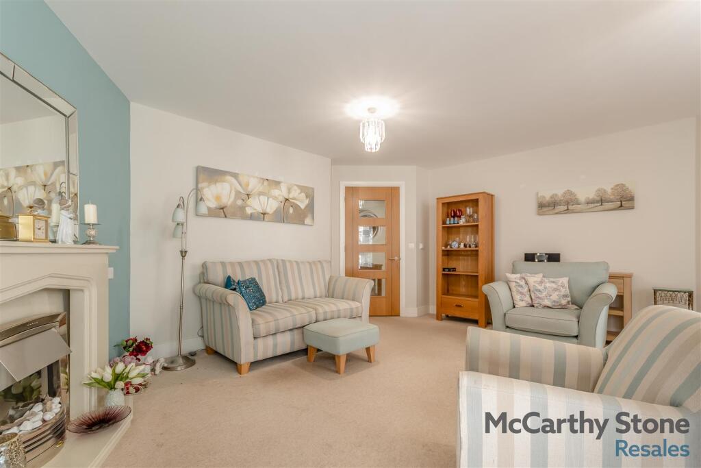 8667948-interior08.jpg