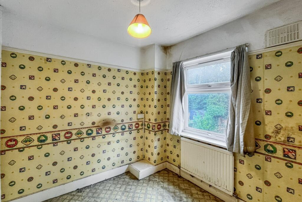 82 Hamilton Avenue, Sutton, Surrey, SM3 9RL