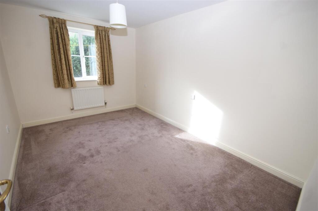 Bedroom 1.JPG