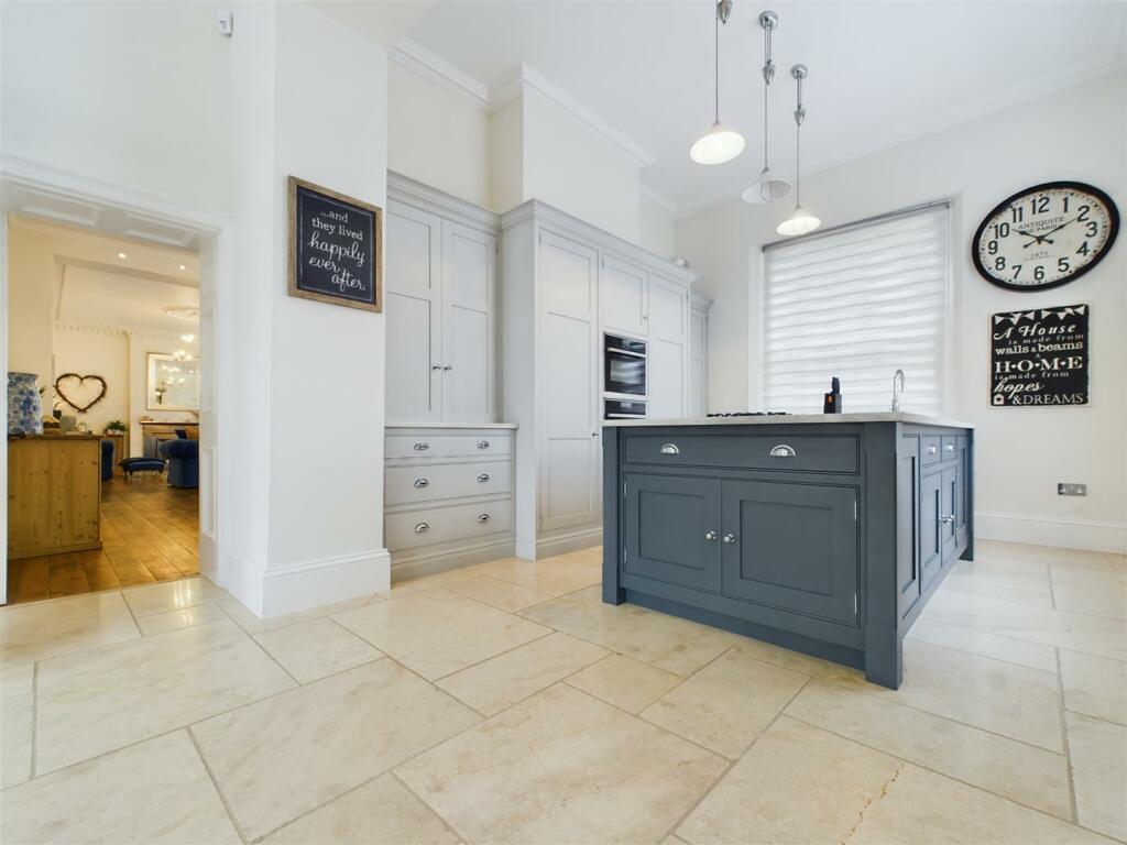 Kitchen 5.jpg