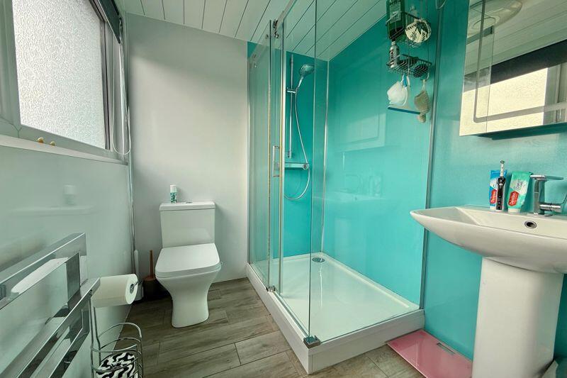 Ensuite to Bedroom 1