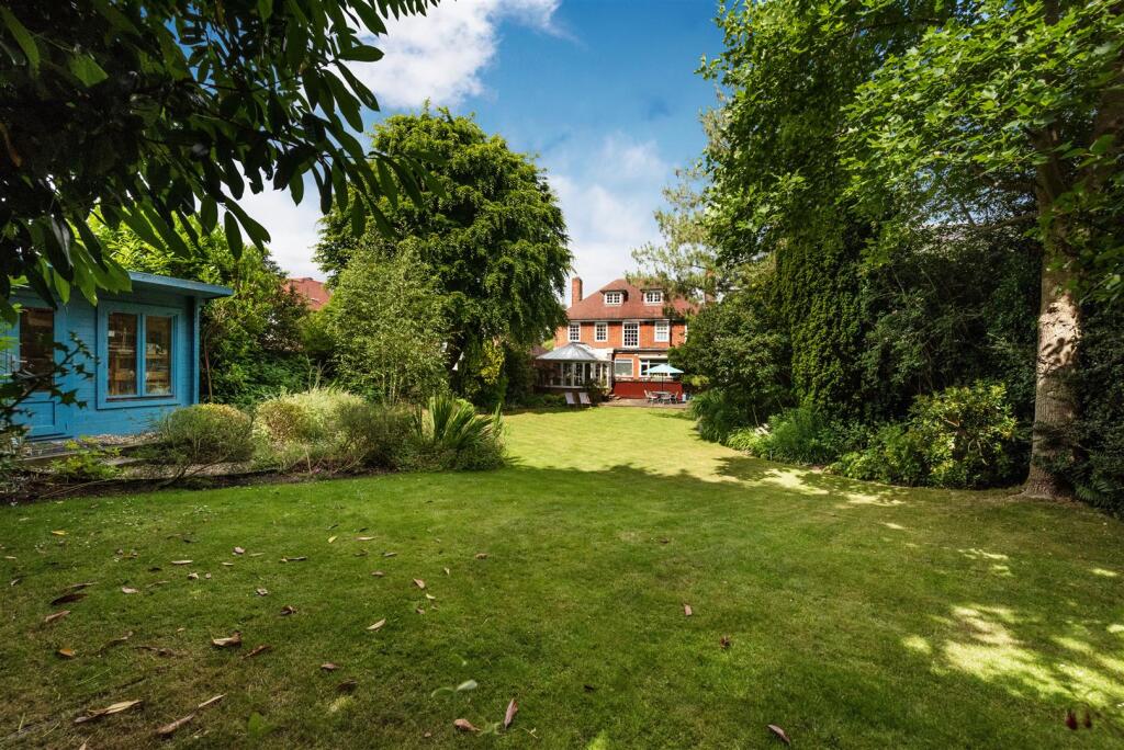 D0242 70 sheldon ave gdn2hse1.jpg