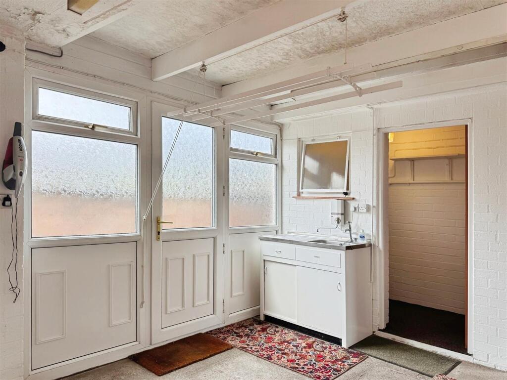 c700f085--4069-ADAF-FBB11D6F246D-40921-00001C63056