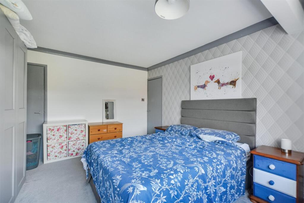 Bedroom 1_2.jpeg