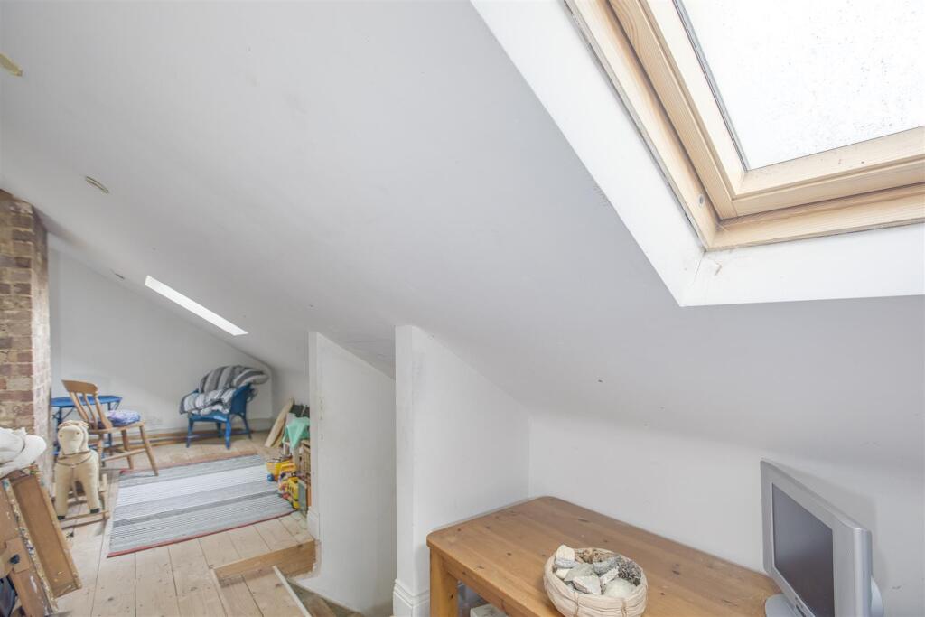 LOFT ROOM