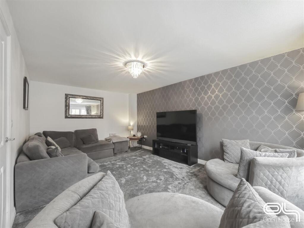 Henley Grove, Church Gresley (11).jpg