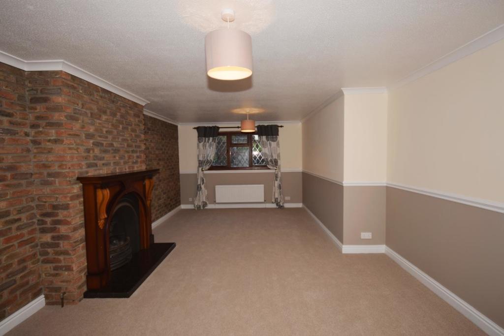 LIVING ROOM: