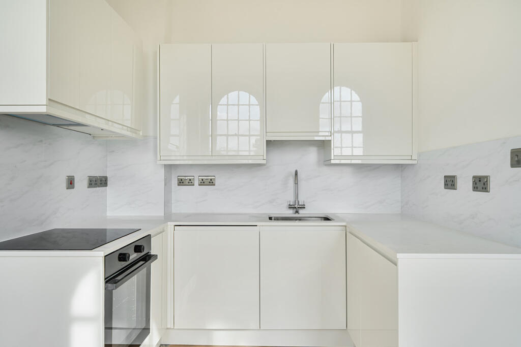Refurbished Kitchen with integrated hob, oven, fridge/freezer and washing machine