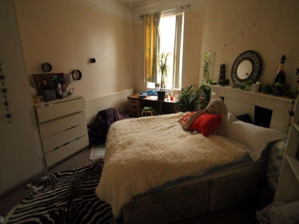 A cozy double bedroom featuring a comfortable d...