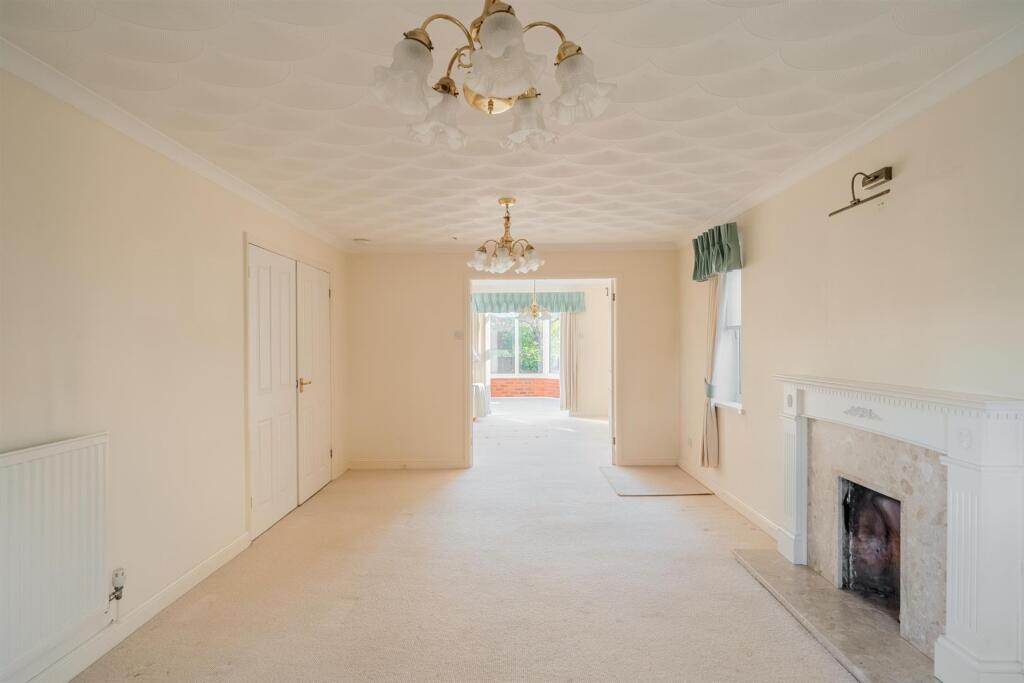 64 Cambria Close-20.jpg