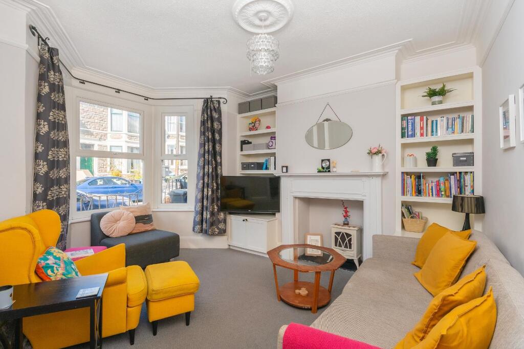 6I1RSE - Living Room B.jpg