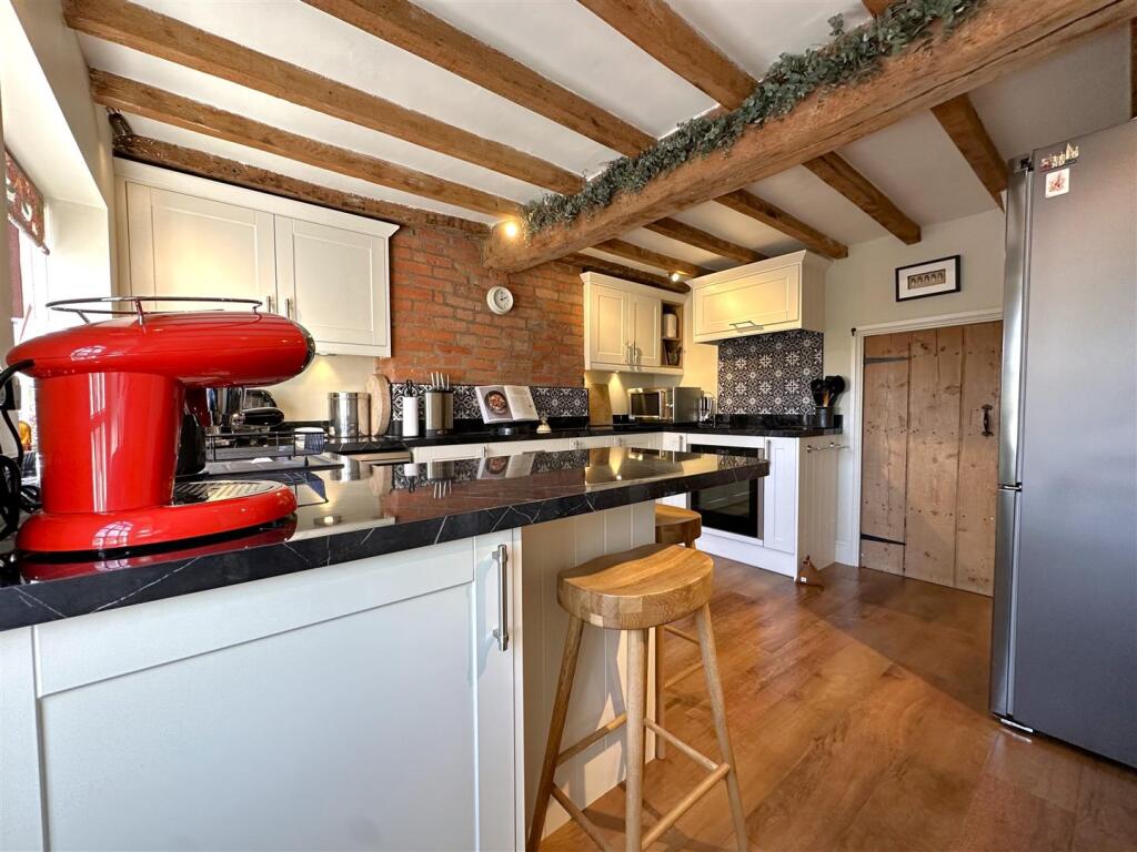 Eye-Catching Kitchen 330