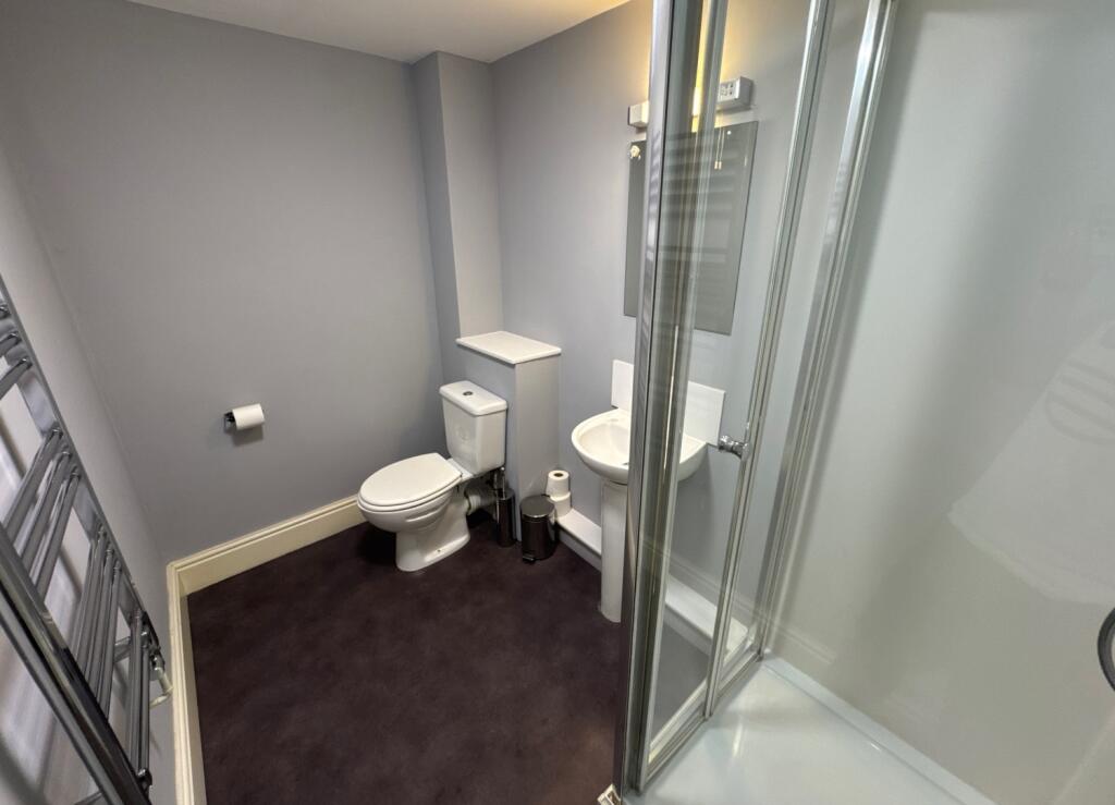Studio5169bWhiteladi-Bathroom-15552254-41-0