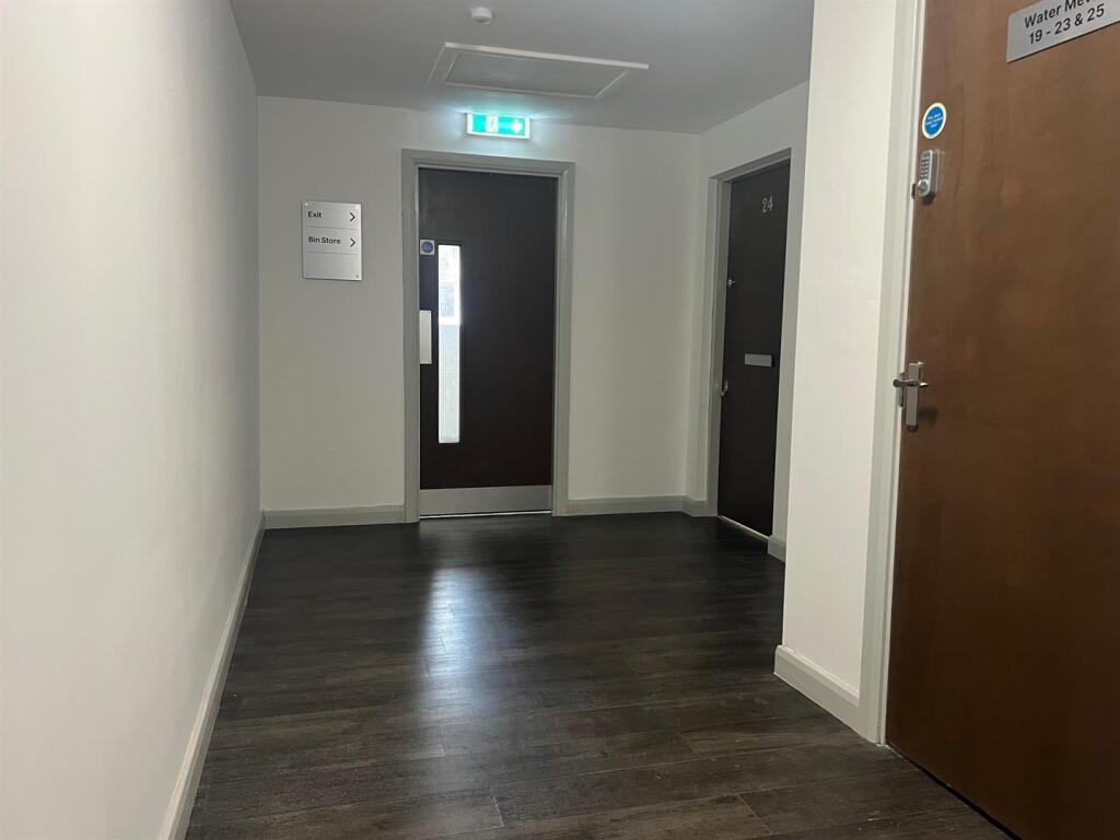 drake street 19 exit.jpg