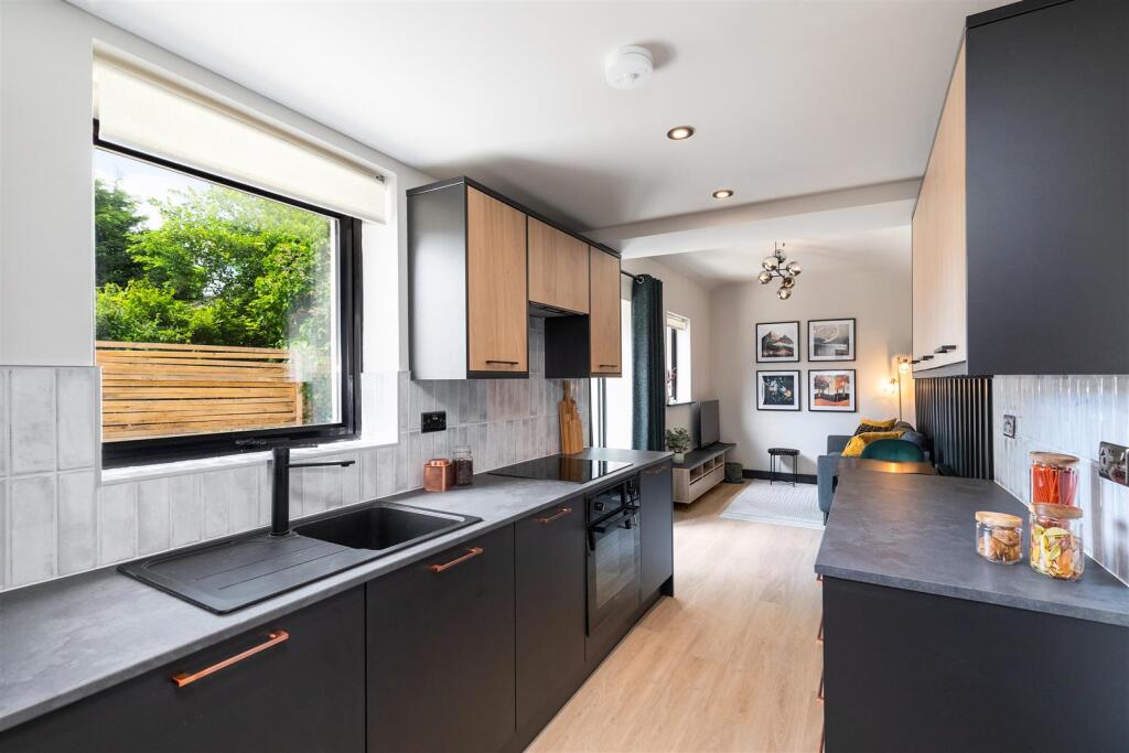 2. 17a Kitchen.jpg