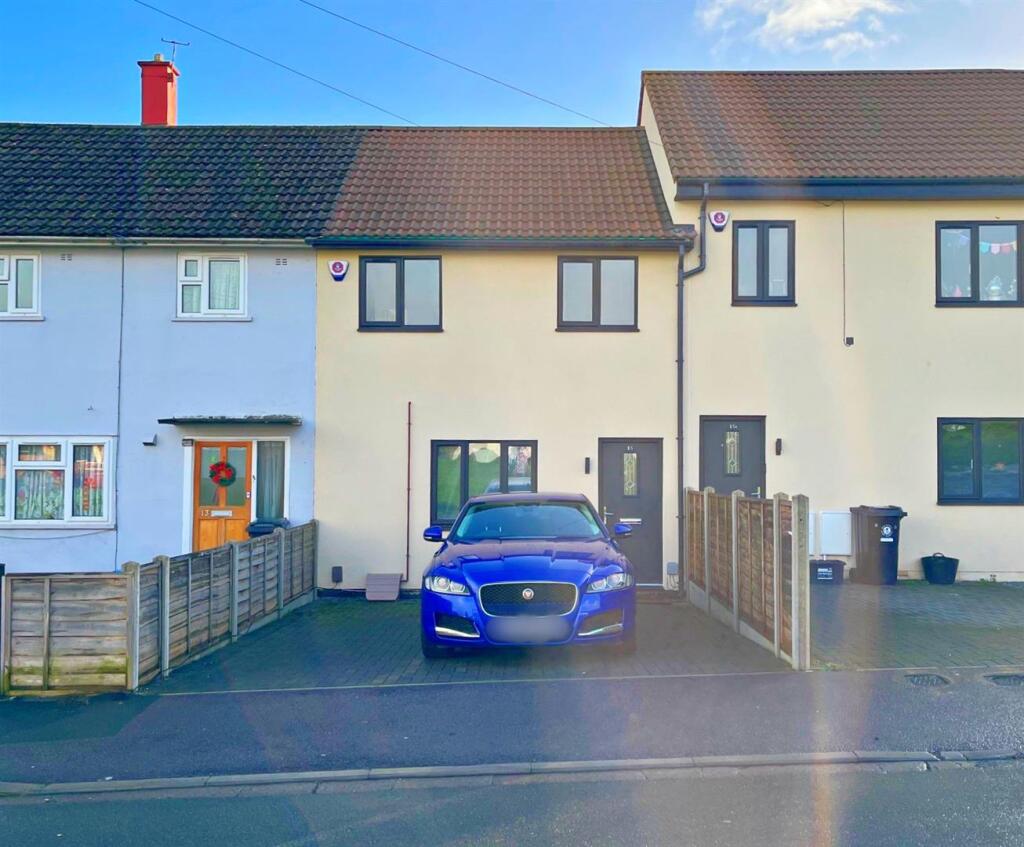 Front shot of property and driveway.jpg