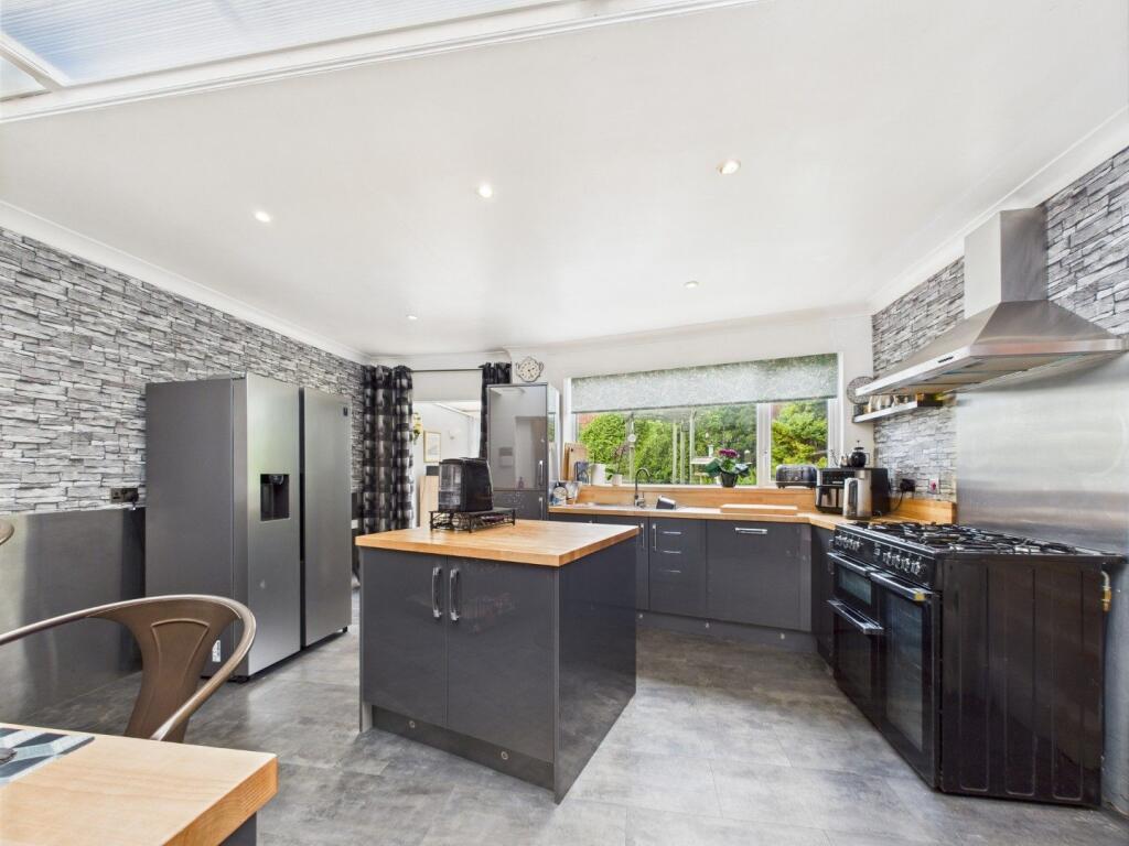 Kitchen/Breakfast Area