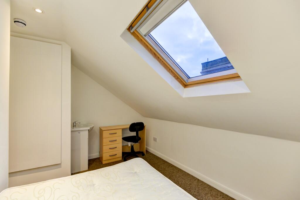 9 Old Shoreham Road bedroom 7 (2)