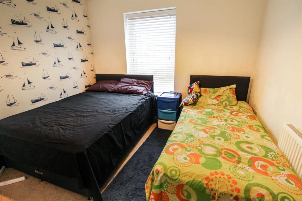 bed 2.jpg