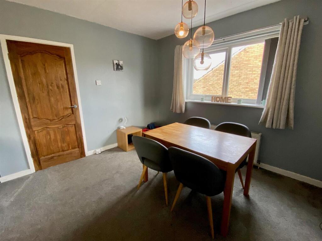 dining area in lounge.jpg