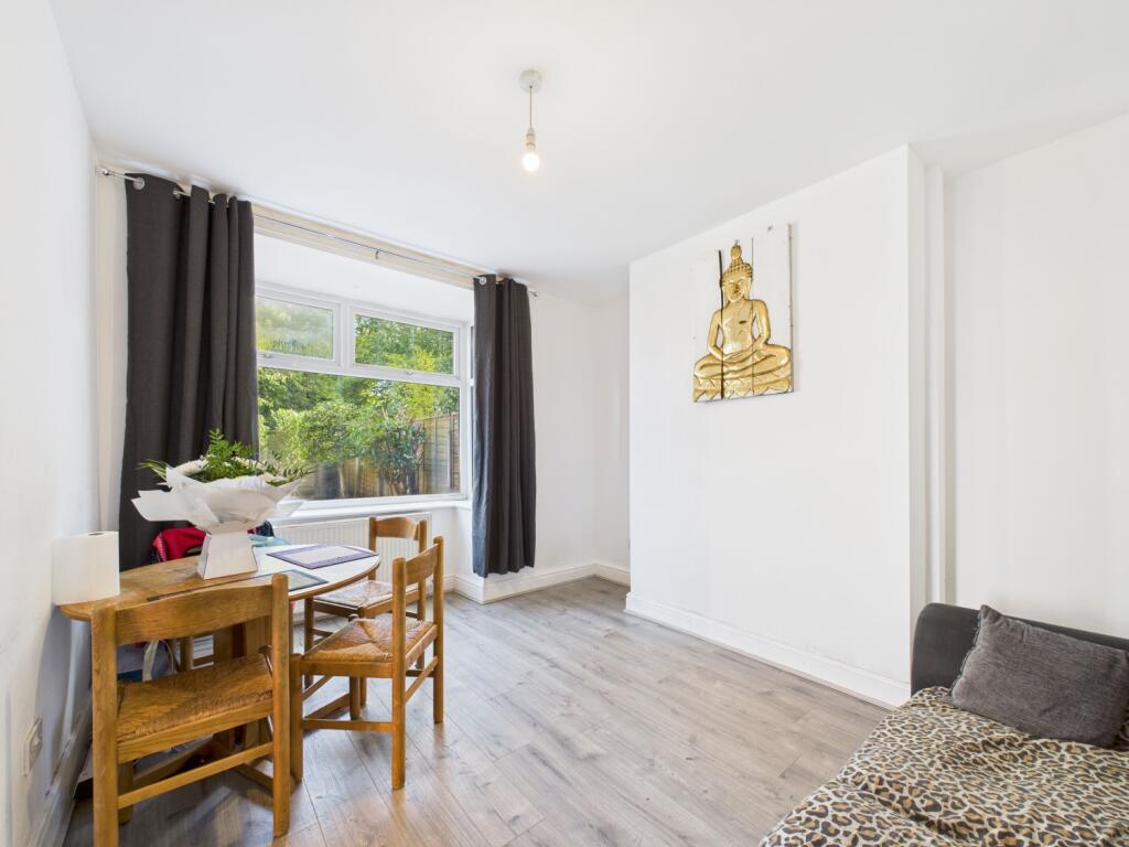 CAM02093G0-PR0057-STILL020