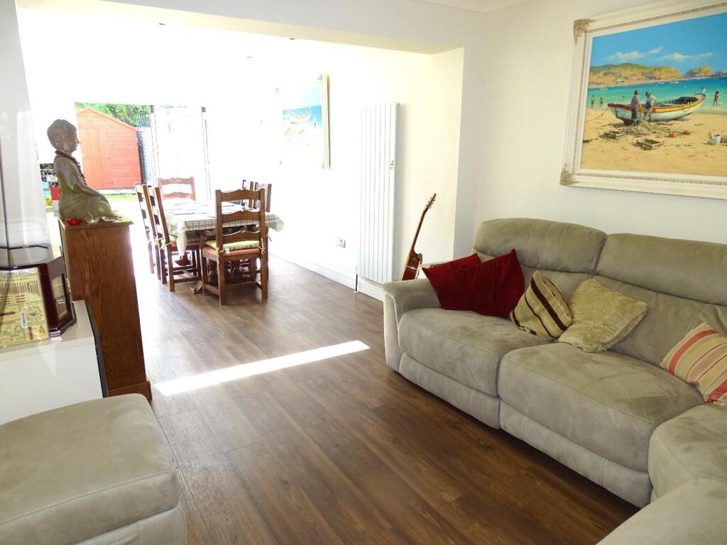 DINING/FAMILY ROOM