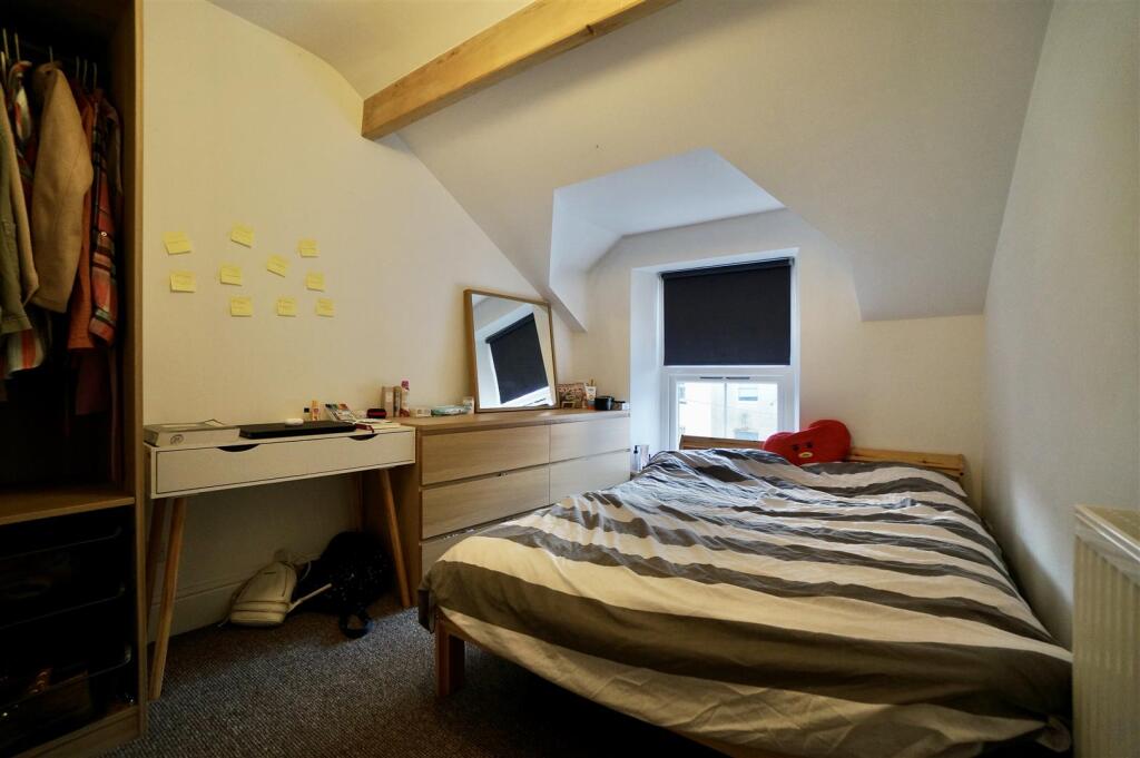 Bed4.jpg