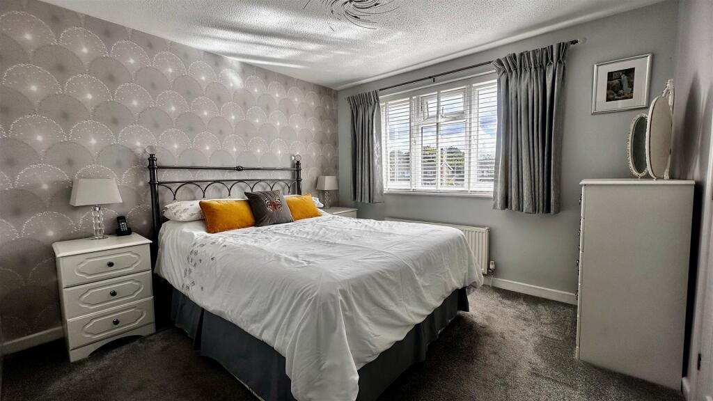 1 Wheatley Close.jpg