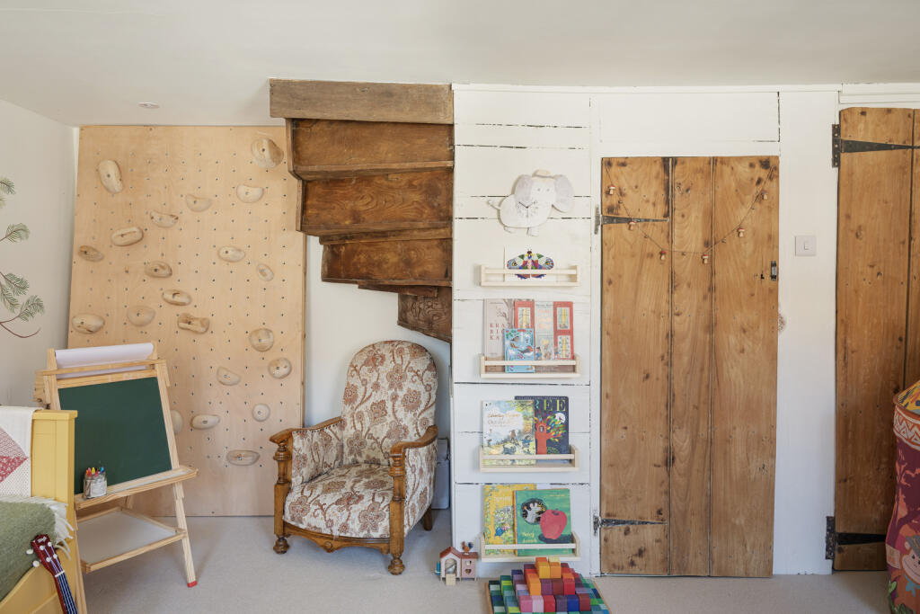 280598 - 12 Whiteheads Lane ph6 copy.jpg