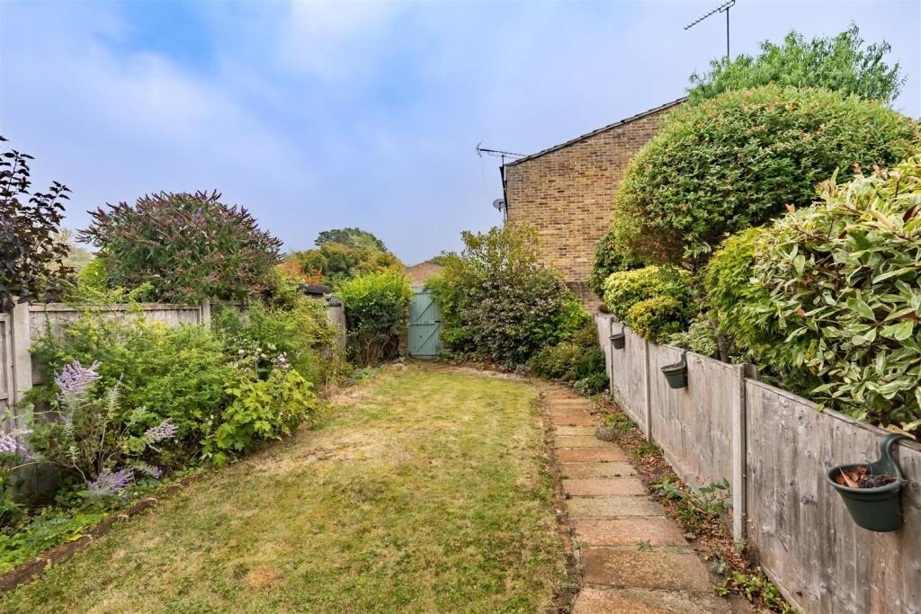 17 Highfield Green  (20).jpg