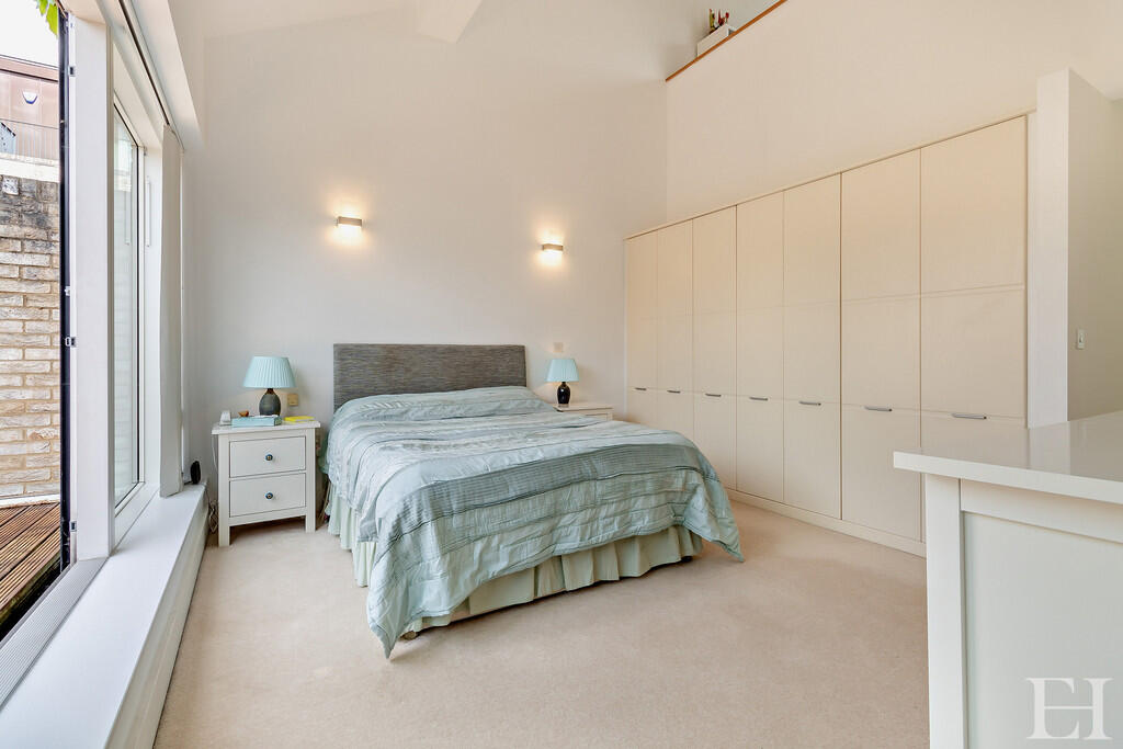 8646083-interiorW...