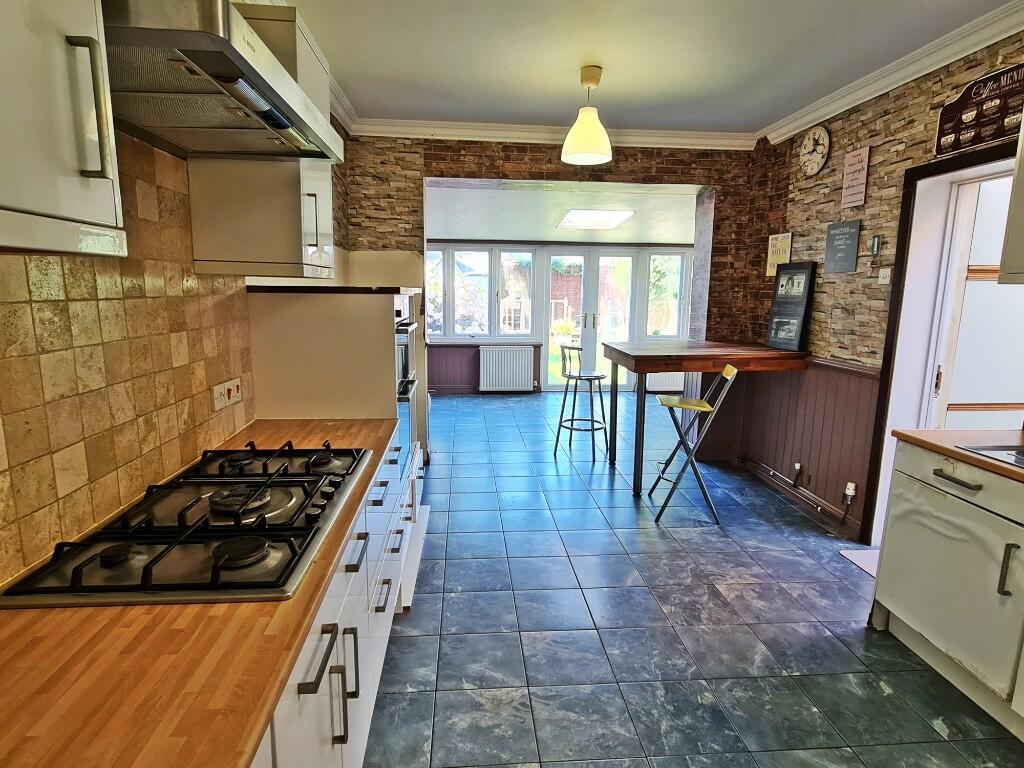 Kitchen &amp; Family Rm