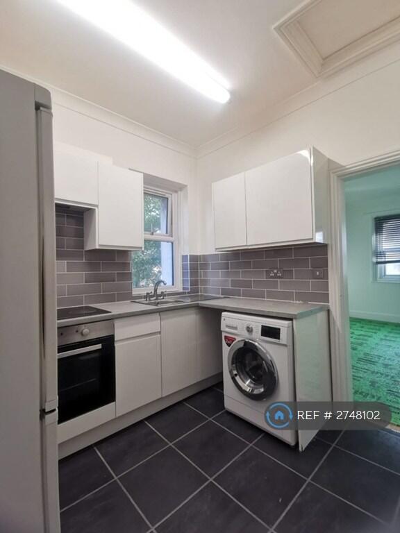 School Road Tilehurst, Tilehurst, Reading, RG31