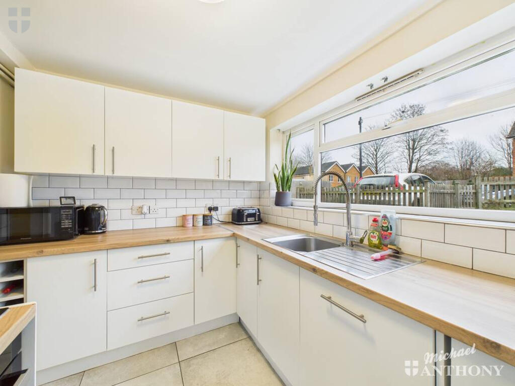 CAM03218G0-PR0853-STILL006-thumbnail-h750-70