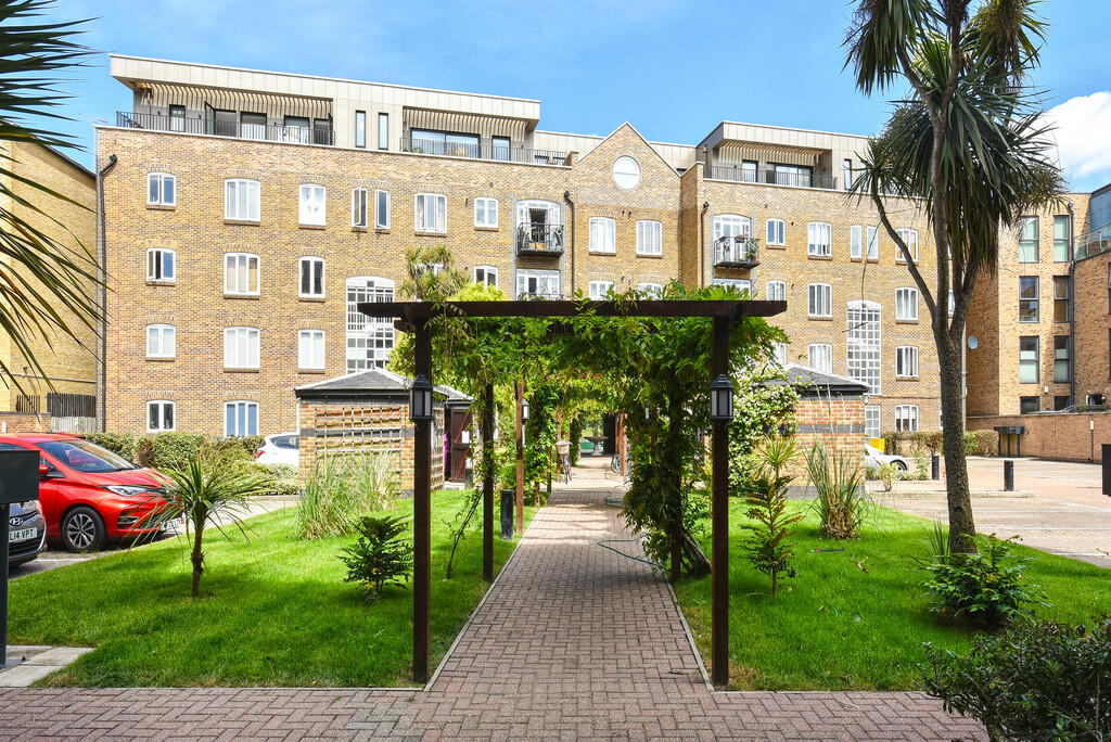 Flat 50 Empire Wh...