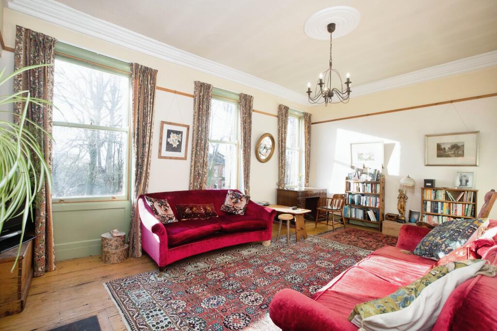 First floor reception/ bedroom