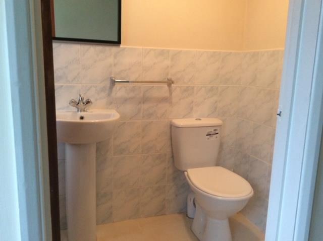 3 Rawson Close cloakroom.JPG