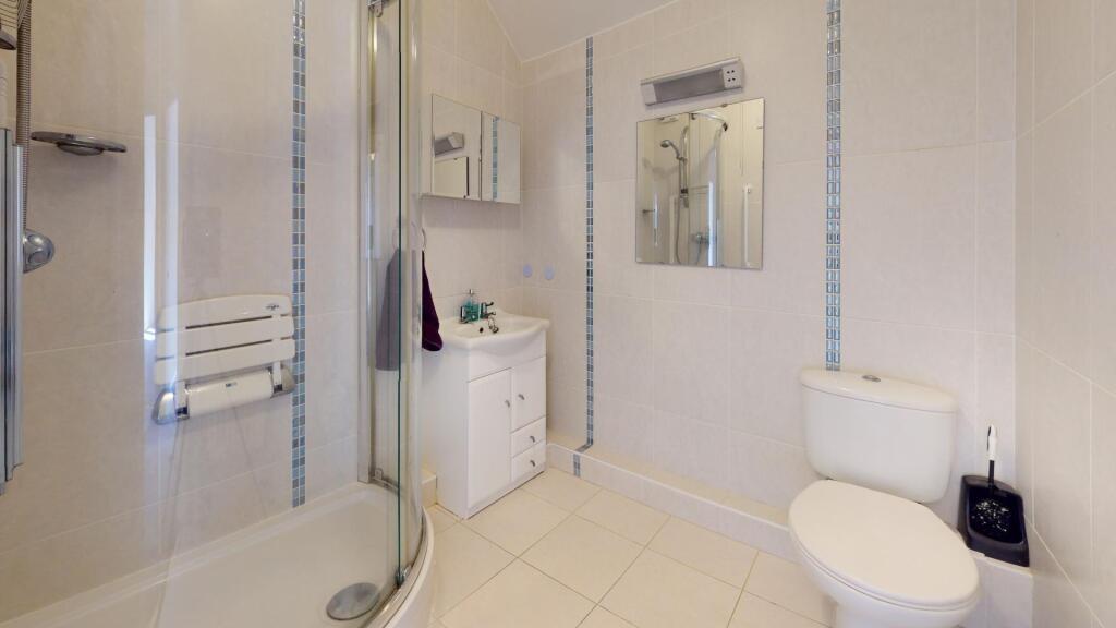 Lister-Court-Bathroom.jpg