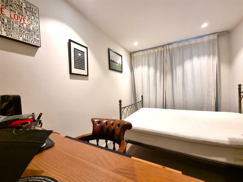 bed 3.jpg