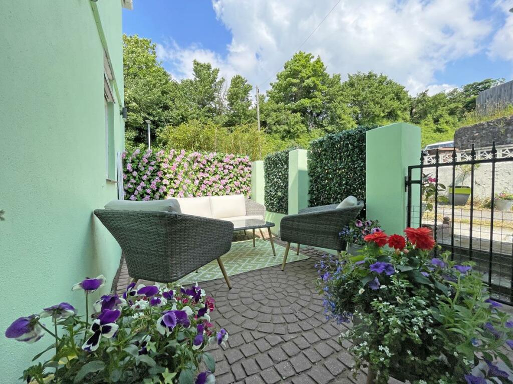 Hollow Hayes 1 - Front Courtyard.jpg