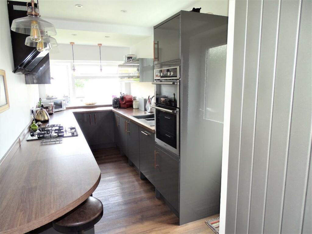 REFITTED MODERN KITCHEN