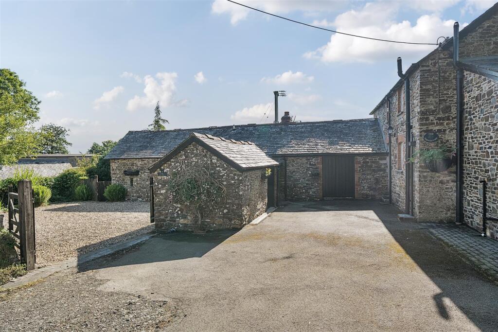 Annexe &amp; Rear Main House