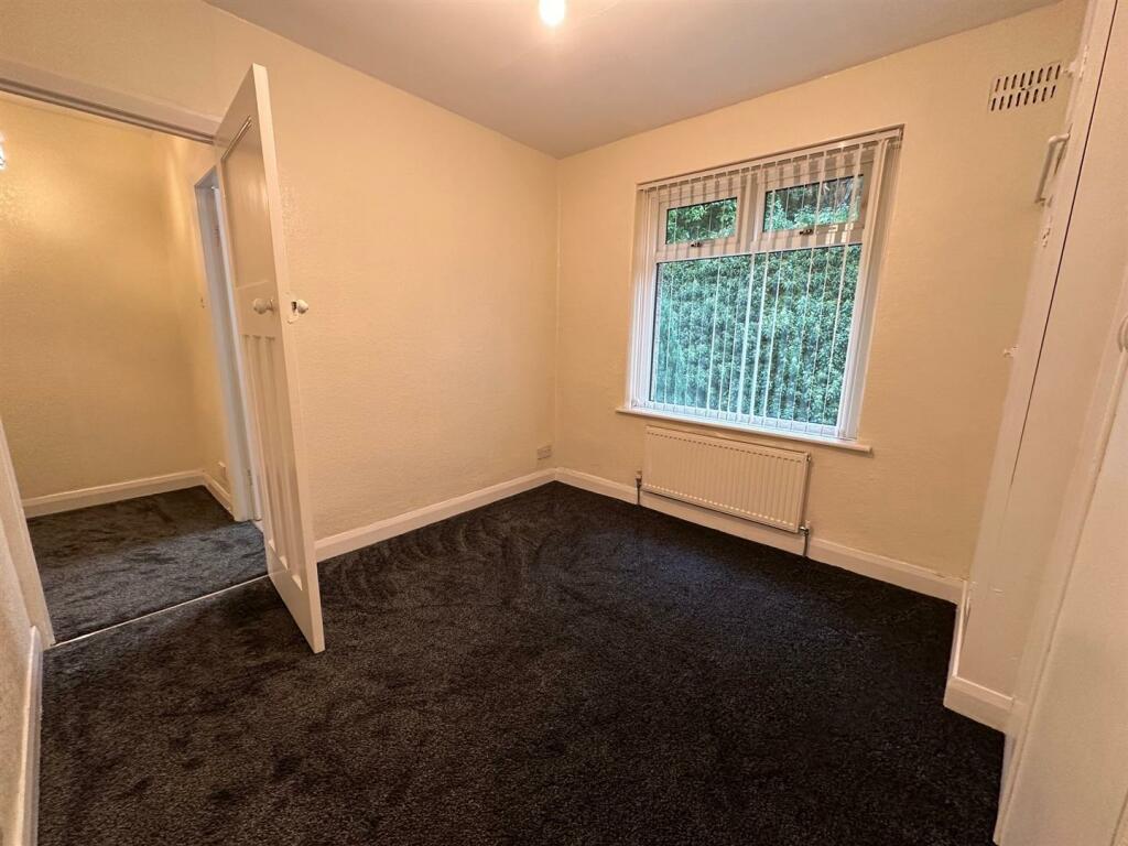 Bed 2.jpg