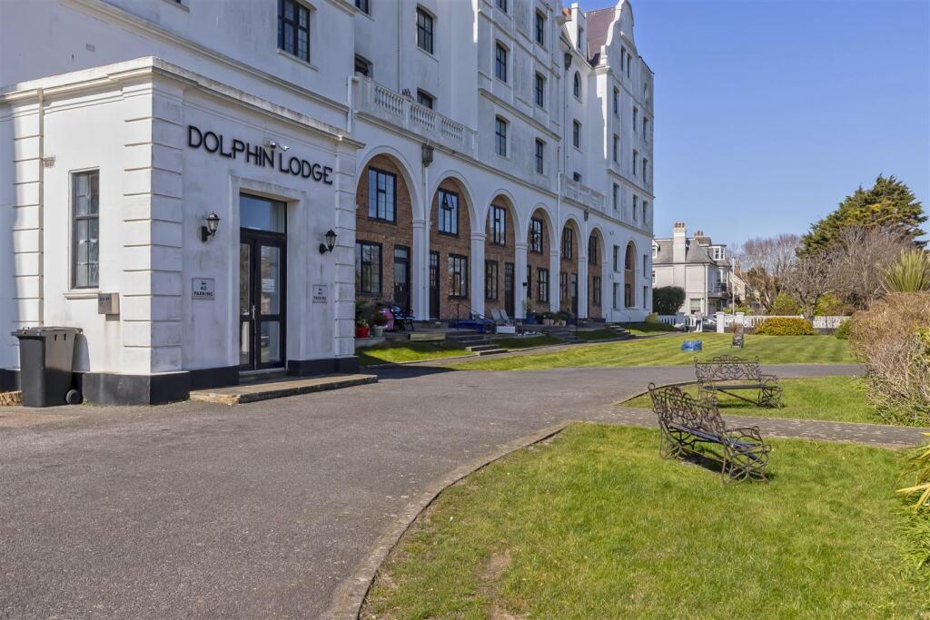 Dolphin Lodge_4.jpg